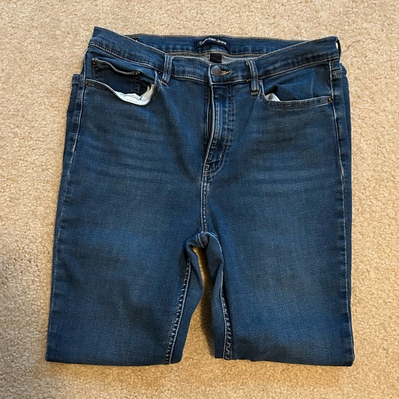 Size 14 Calvin Klein Jeans - Picture 6 of 6